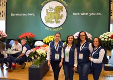 Meet Laura, Juliana, Karoll, and Janet, representing Singha Farms. This grower of roses and hydrangea in Bogota.
